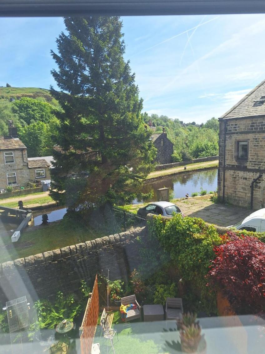 Todmorden Bed & Breakfast - The Toothless Mog Walsden Exterior foto